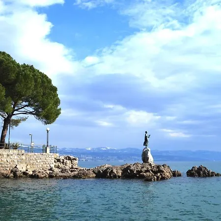 Leona Apartmán Lovran