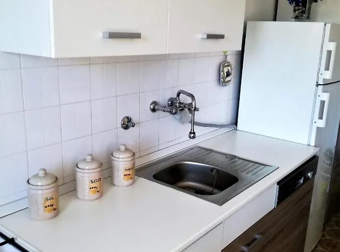 Leona アパート *