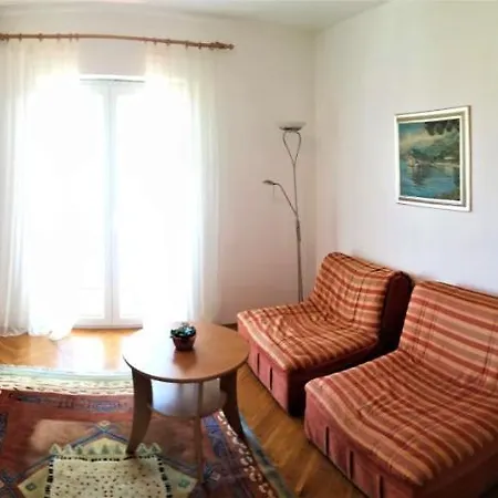 Apartment Leona *