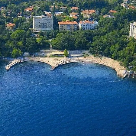 Leona Апартаменты Ловран