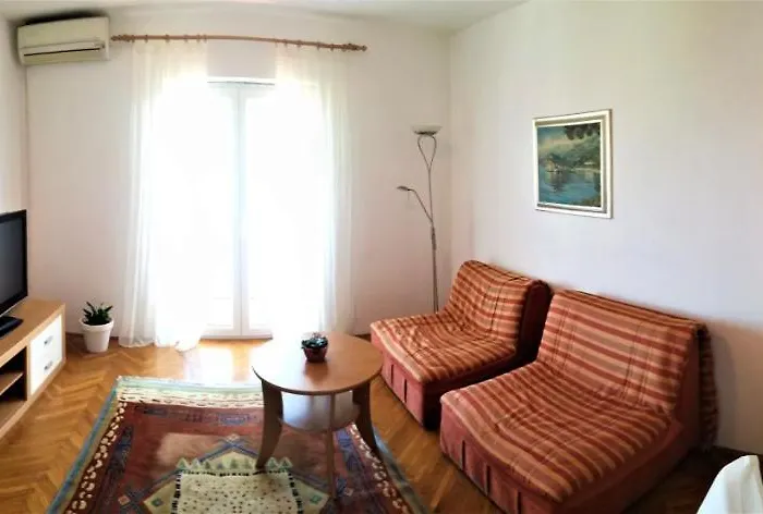 Apartament Leona *