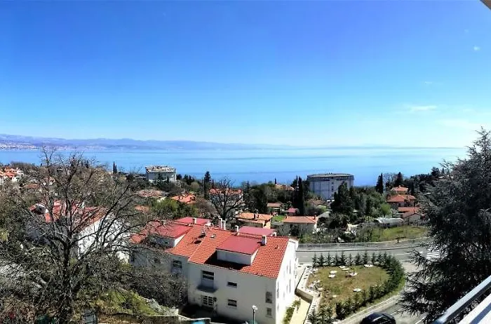 Leona Apartament Lovran