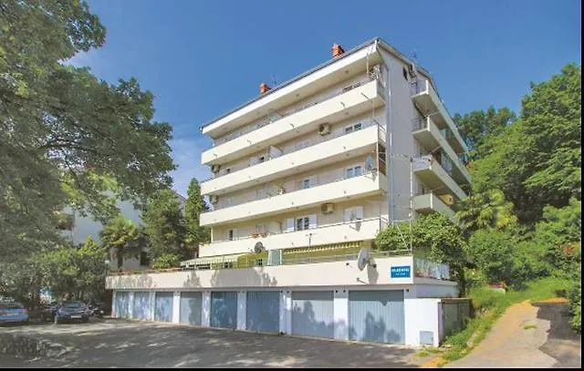 Apartament Leona *